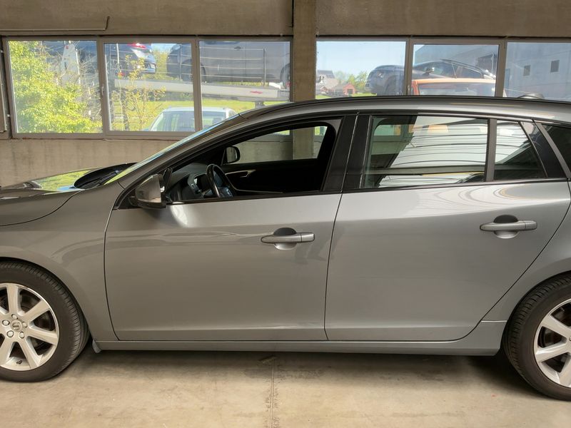 Volvo V60 2.0 D4 Linje Svart 2018 – снимка 4