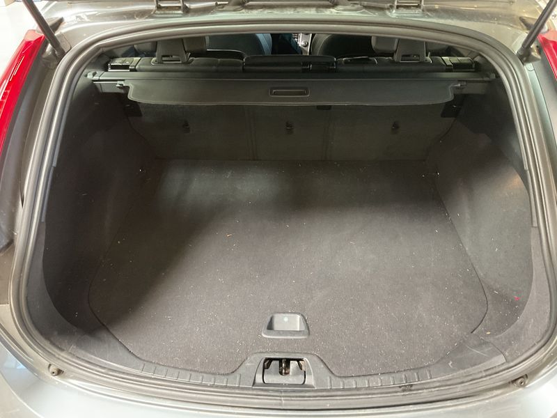 Volvo V60 2.0 D4 Linje Svart 2018 – снимка 15