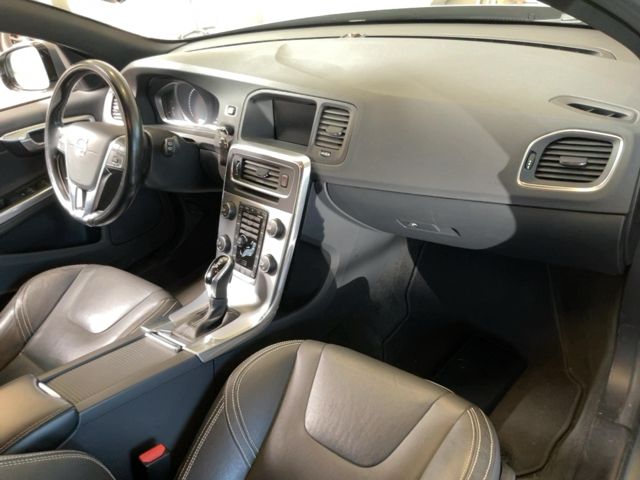 Volvo V60 2.0 D4 Linje Svart 2018 – снимка 17