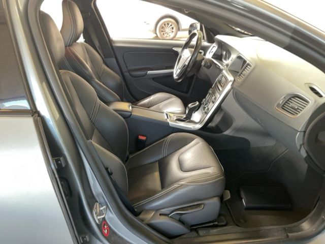 Volvo V60 2.0 D4 Linje Svart 2018 – снимка 16
