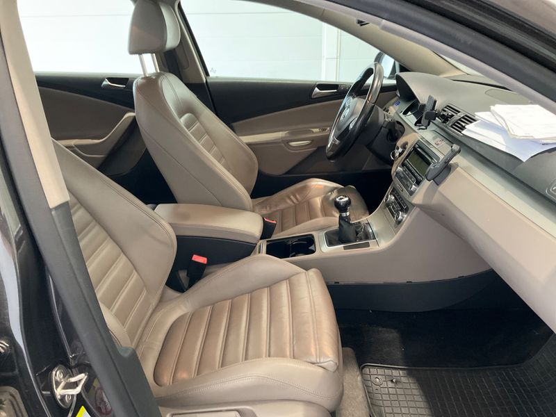 Volkswagen Passat 2.0 TDI Sportline 4Motion 2009 – снимка 3