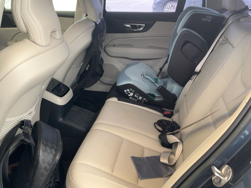 Volvo V60 2.0 T6 Recharge Plug-in Hybrid Plus Bright AWD 2022 – снимка 19