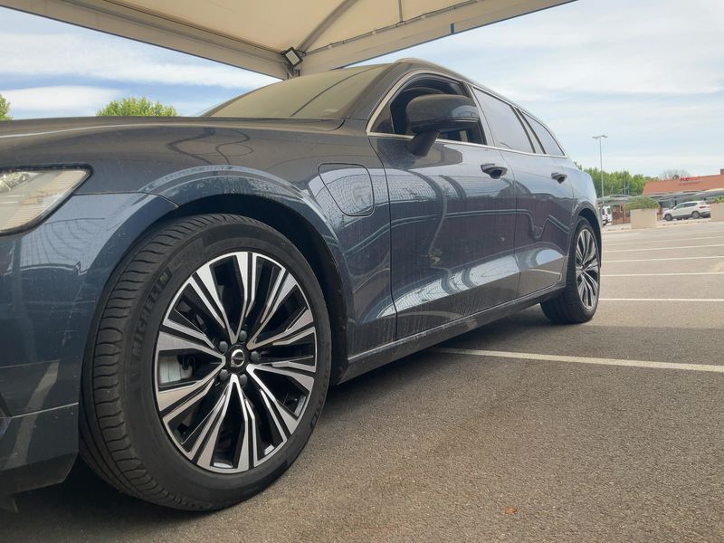 Volvo V60 2.0 T6 Recharge Plug-in Hybrid Plus Bright AWD 2022 – снимка 2