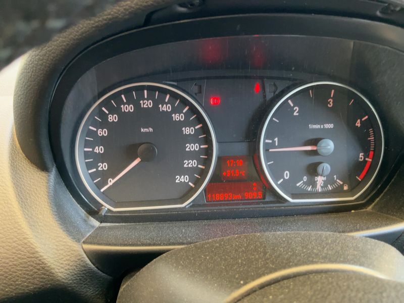 BMW 1er 116d 2010 – снимка 18