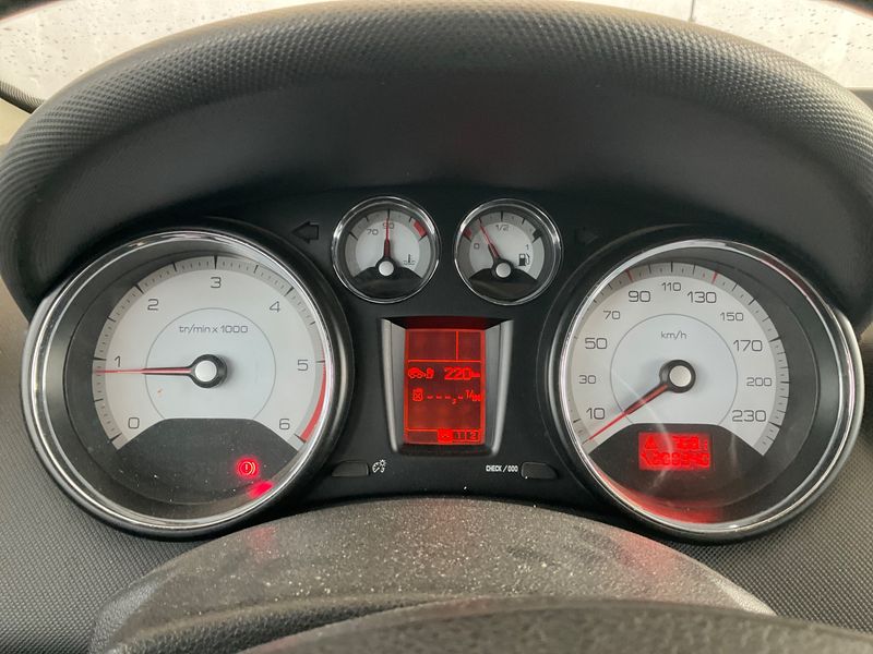 Peugeot 308 1.6 HDi Feline 2008 – снимка 4