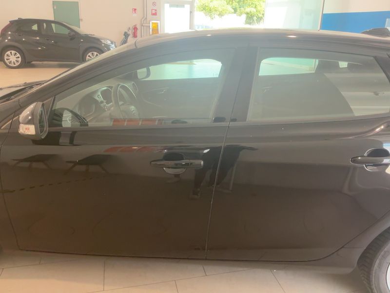 Volvo V40 2.0 D2 Kinetic 2016 – снимка 4