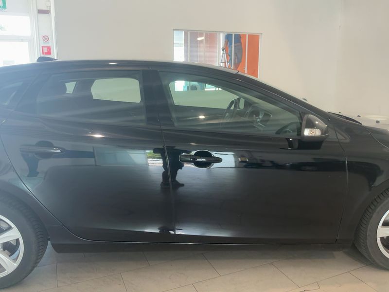 Volvo V40 2.0 D2 Kinetic 2016 – снимка 10