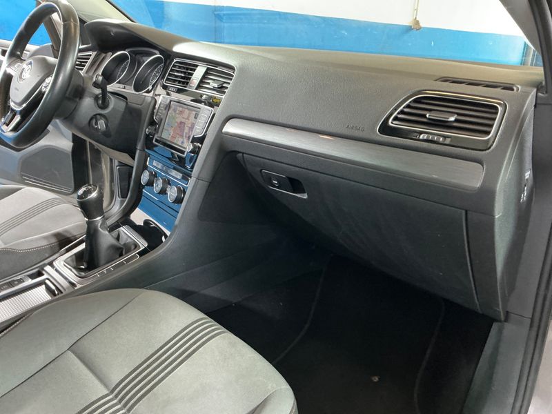 Volkswagen Golf VII 1.6 TDI Allstar BlueMotion Tech 2016 – снимка 31