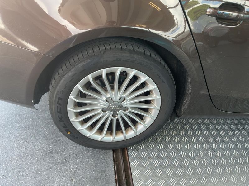 Audi A4 2.0 TDI Attraction 2013 – снимка 19