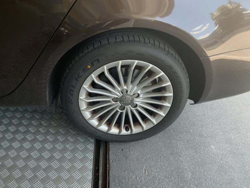 Audi A4 2.0 TDI Attraction 2013 – снимка 18