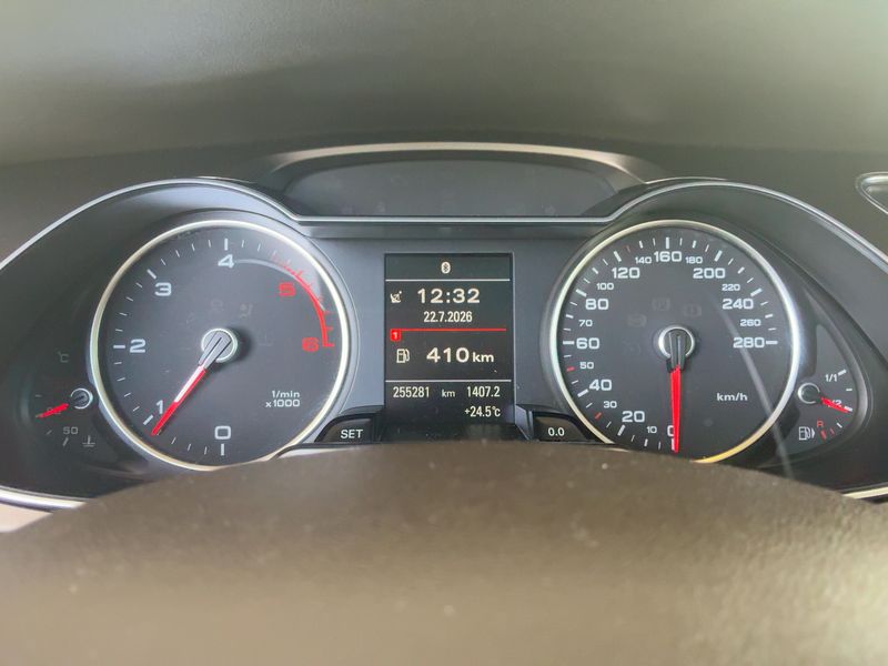 Audi A4 2.0 TDI Attraction 2013 – снимка 13