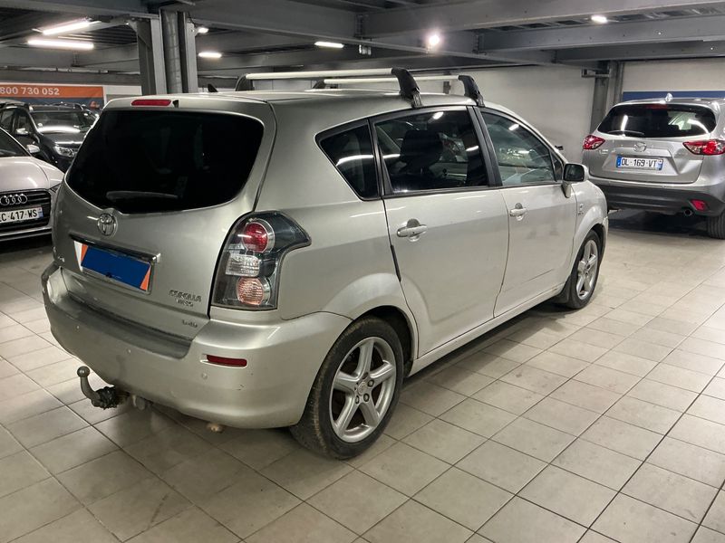 Toyota Corolla Verso 2.2 D-4D D-Cat Clean Power 2007 – снимка 2