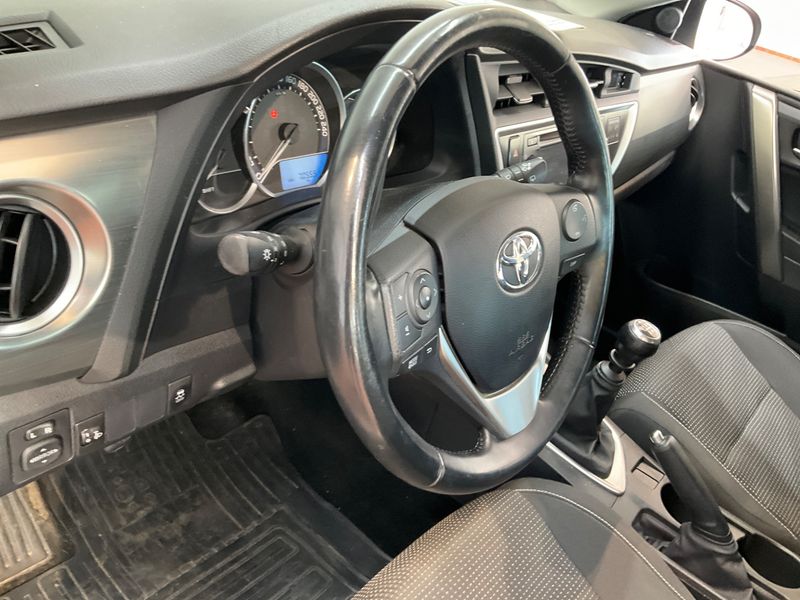 Toyota Auris Touring Sports 1.6 Life+ 2013 – снимка 37