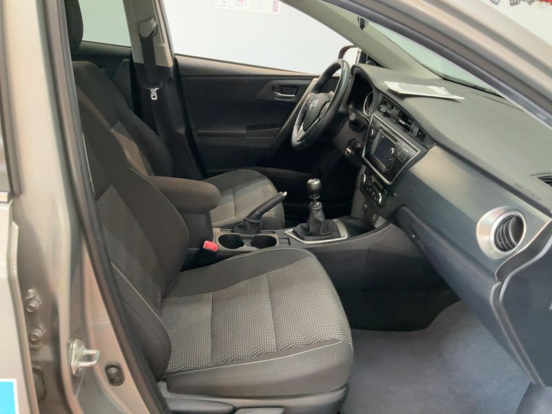 Toyota Auris Touring Sports 1.6 Life+ 2013 – снимка 17
