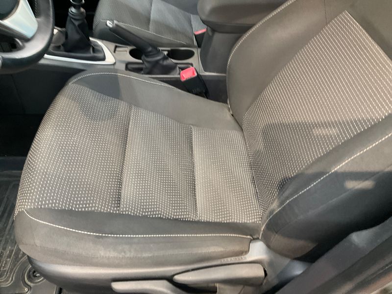 Toyota Auris Touring Sports 1.6 Life+ 2013 – снимка 36
