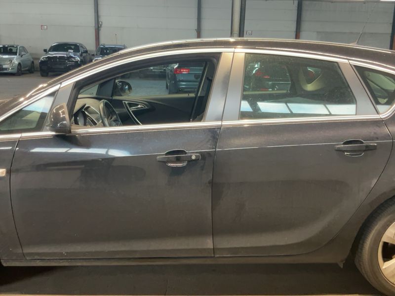 Opel Astra 1.6 Sport 2011 – снимка 4