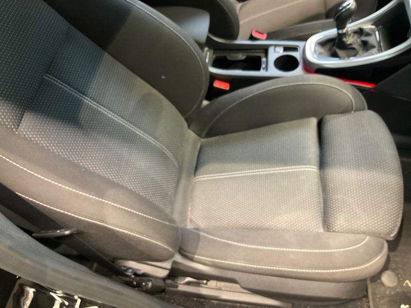 Opel Astra 1.6 Sport 2011 – снимка 38