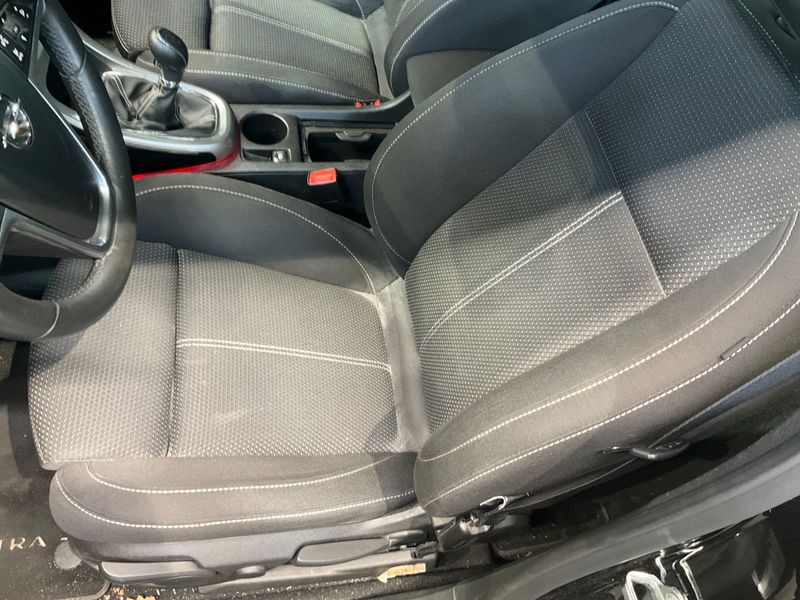 Opel Astra 1.6 Sport 2011 – снимка 34
