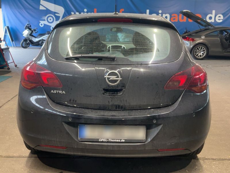 Opel Astra 1.6 Sport 2011 – снимка 7
