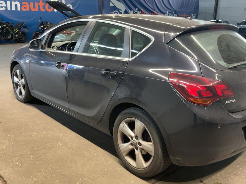 Opel Astra 1.6 Sport 2011 – снимка 6