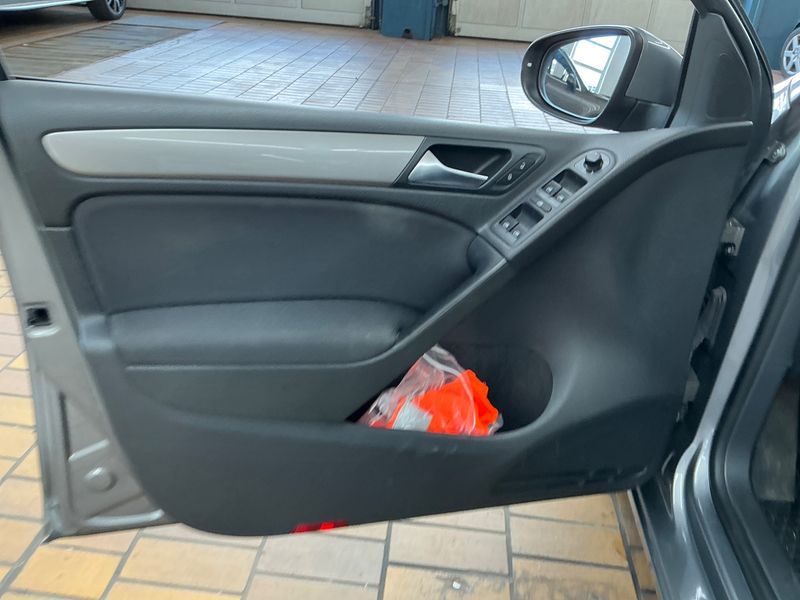 Volkswagen Golf VI 1.6 TDI Trendline BlueMotion Tech 2012 – снимка 31