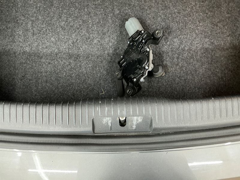 Volkswagen Golf VI 1.6 TDI Trendline BlueMotion Tech 2012 – снимка 29
