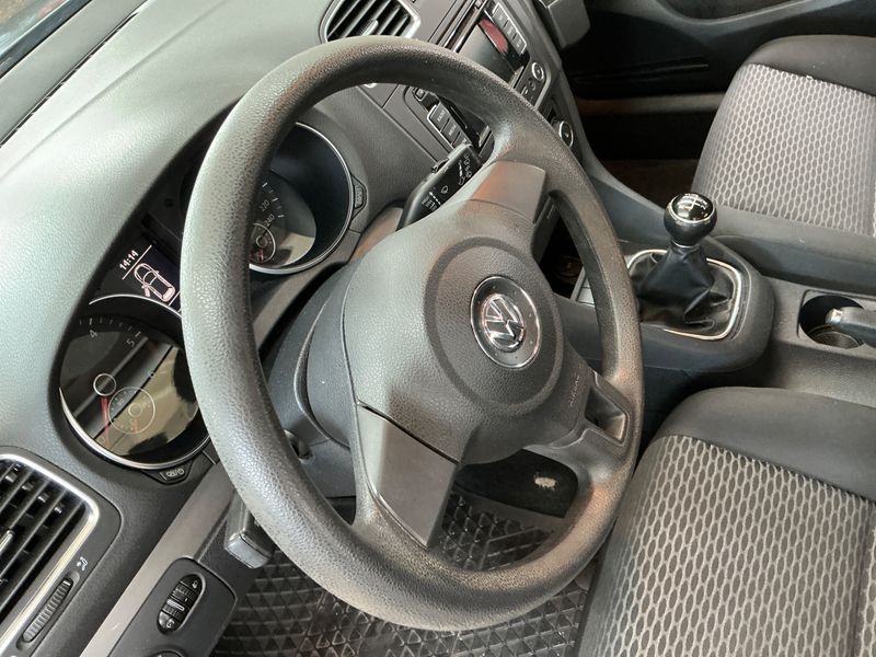 Volkswagen Golf VI 1.6 TDI Trendline BlueMotion Tech 2012 – снимка 33