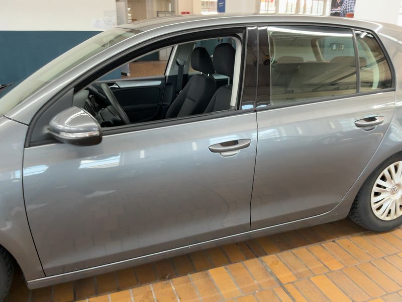 Volkswagen Golf VI 1.6 TDI Trendline BlueMotion Tech 2012 – снимка 4