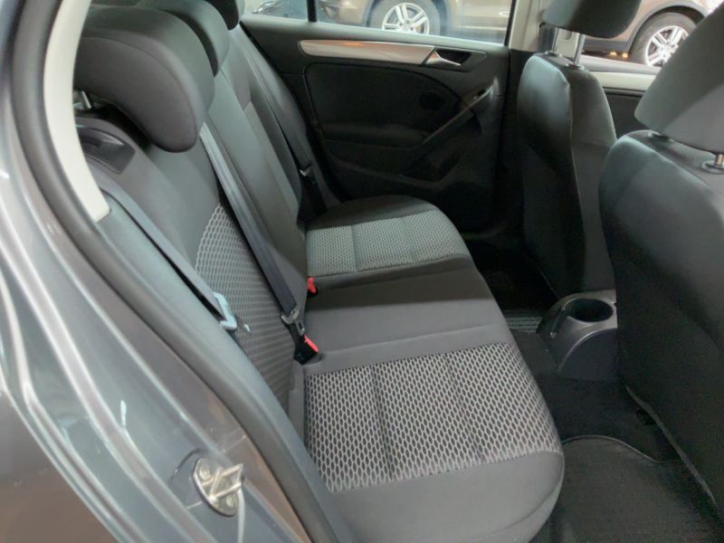 Volkswagen Golf VI 1.6 TDI Trendline BlueMotion Tech 2012 – снимка 19