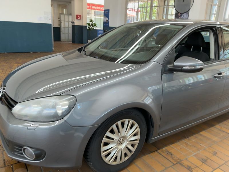 Volkswagen Golf VI 1.6 TDI Trendline BlueMotion Tech 2012 – снимка 2