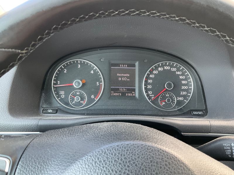 Volkswagen Touran 1.6 TDI Highline 2010 – снимка 4