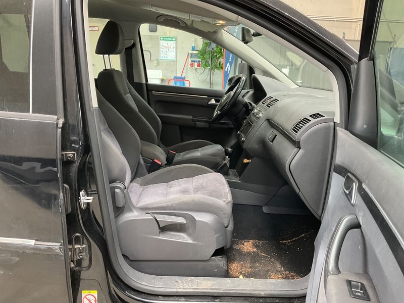 Volkswagen Touran 1.6 TDI Highline 2010 – снимка 3