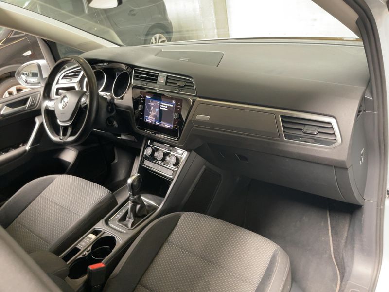 Volkswagen Touran 1.6 TDI Confortline Business BlueMotion Tech 2018 – снимка 17