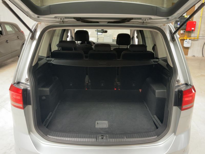 Volkswagen Touran 1.6 TDI Confortline Business BlueMotion Tech 2018 – снимка 15