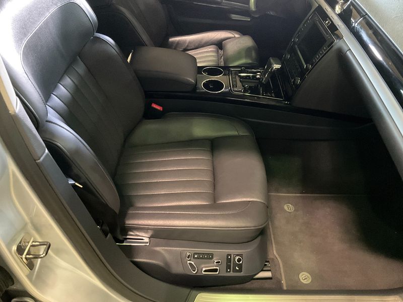 Volkswagen Phaeton 3.0 V6 TDI 4Motion 2015 – снимка 16