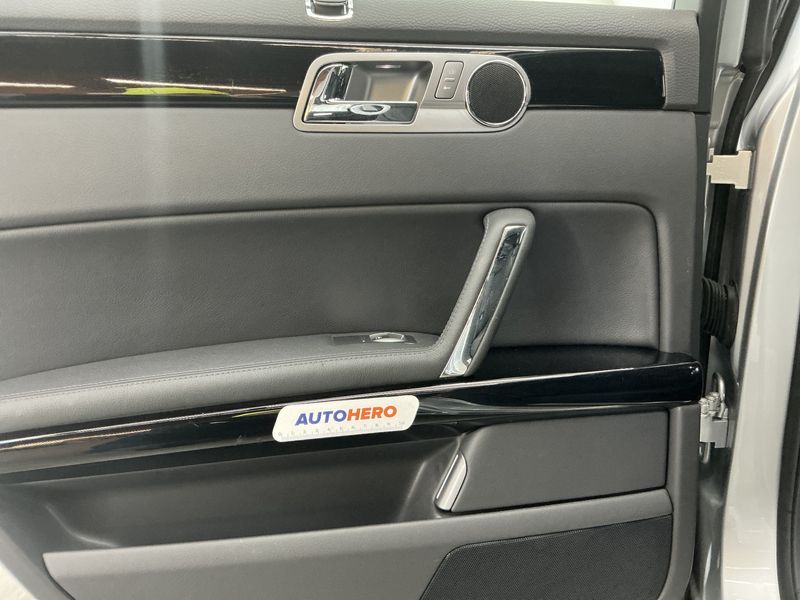 Volkswagen Phaeton 3.0 V6 TDI 4Motion 2015 – снимка 25