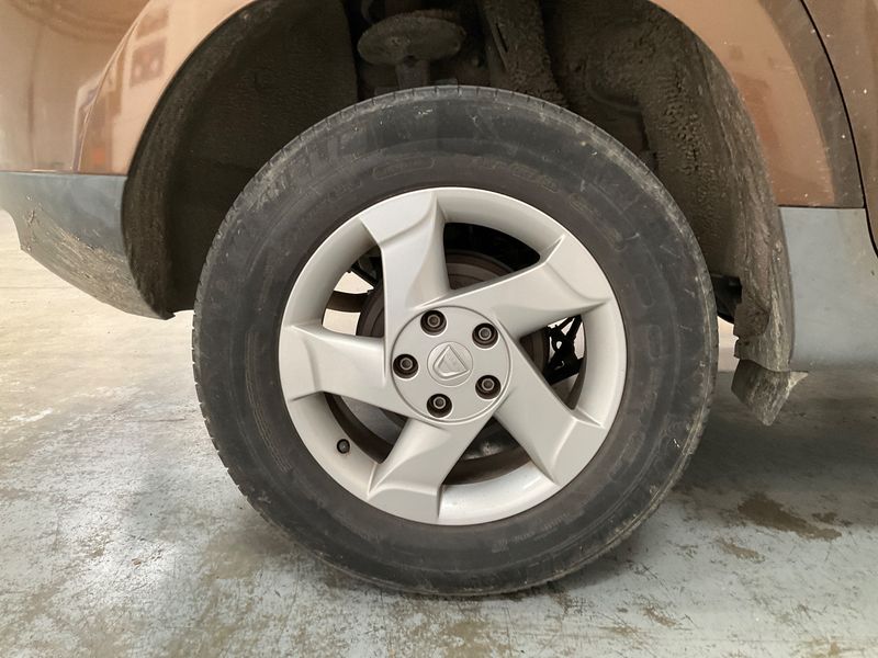 Dacia Duster 1.5 dCi Prestige 4x4 2011 – снимка 9