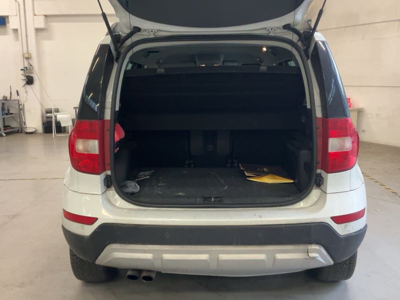 Skoda Yeti 2.0 TDI Elegance Outdoor 4x4 2014 – снимка 15