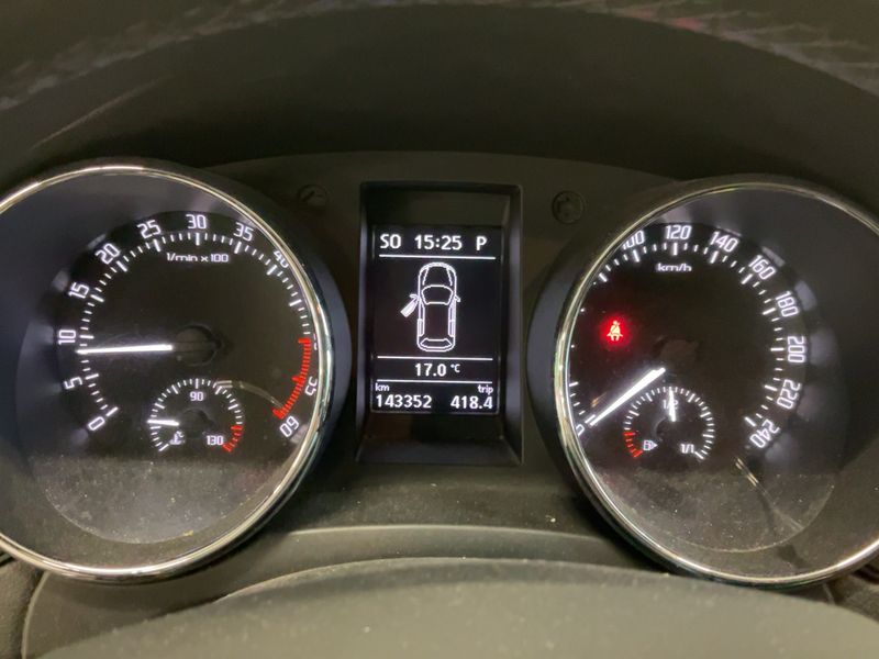Skoda Yeti 2.0 TDI Elegance Outdoor 4x4 2014 – снимка 18