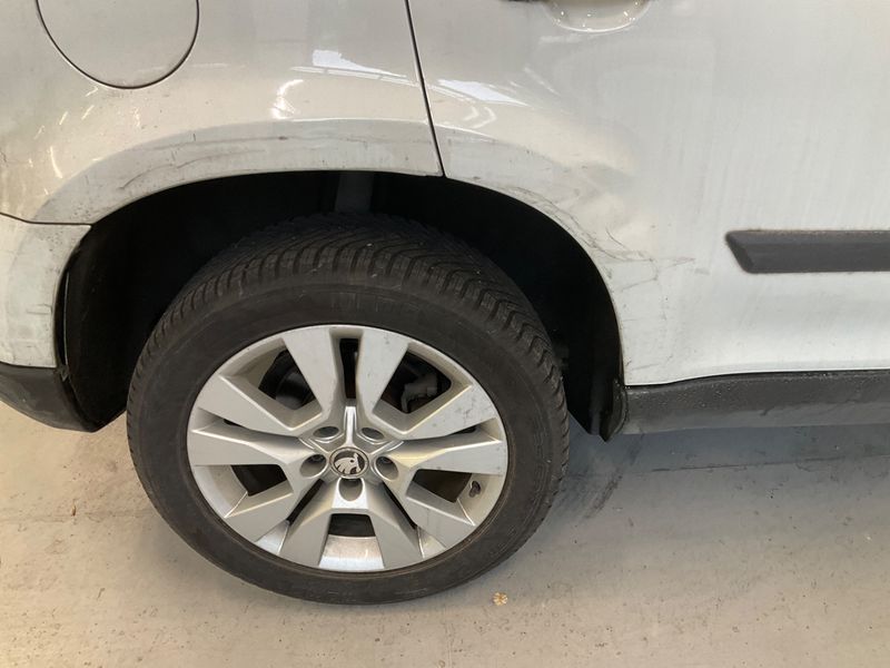 Skoda Yeti 2.0 TDI Elegance Outdoor 4x4 2014 – снимка 22