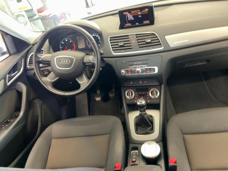 Audi Q3 2.0 TDI quattro 2012 – снимка 18