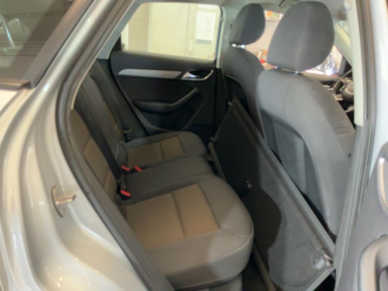 Audi Q3 2.0 TDI quattro 2012 – снимка 20