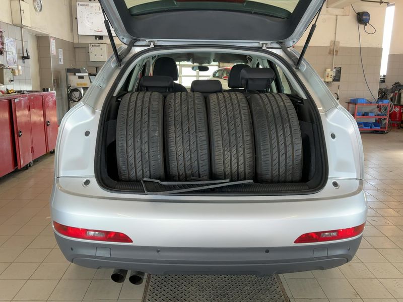 Audi Q3 2.0 TDI quattro 2012 – снимка 16