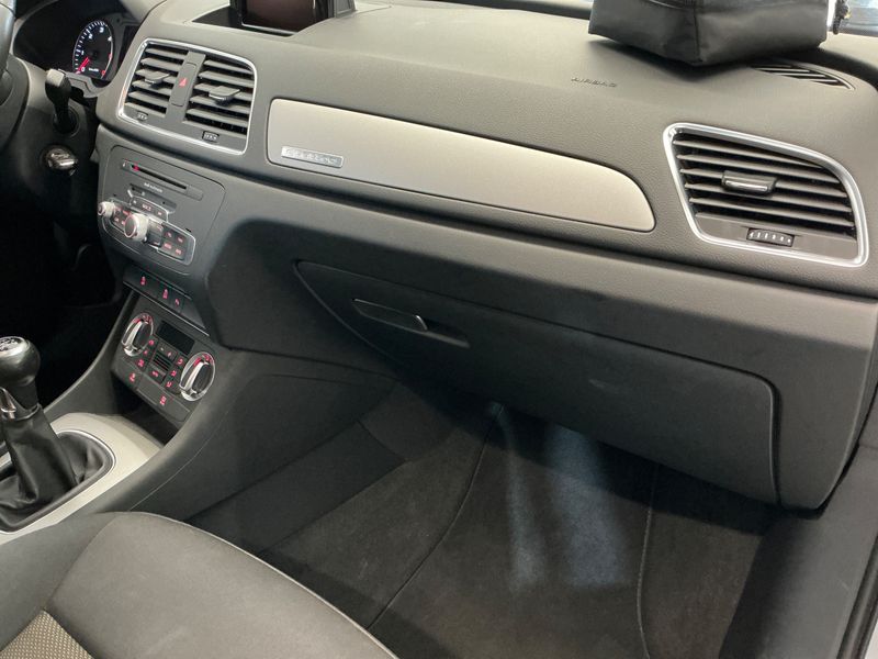 Audi Q3 2.0 TDI quattro 2012 – снимка 36