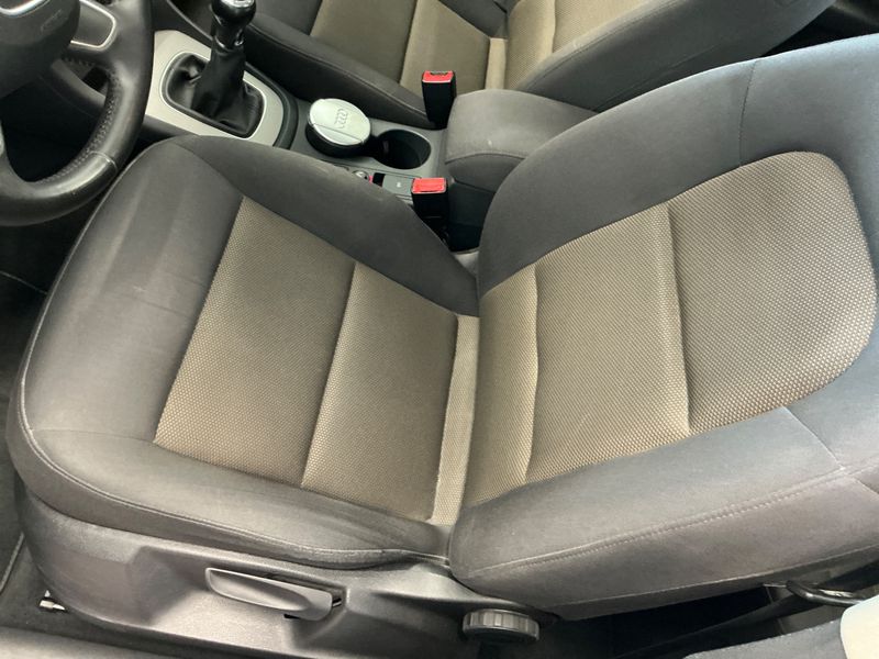Audi Q3 2.0 TDI quattro 2012 – снимка 32