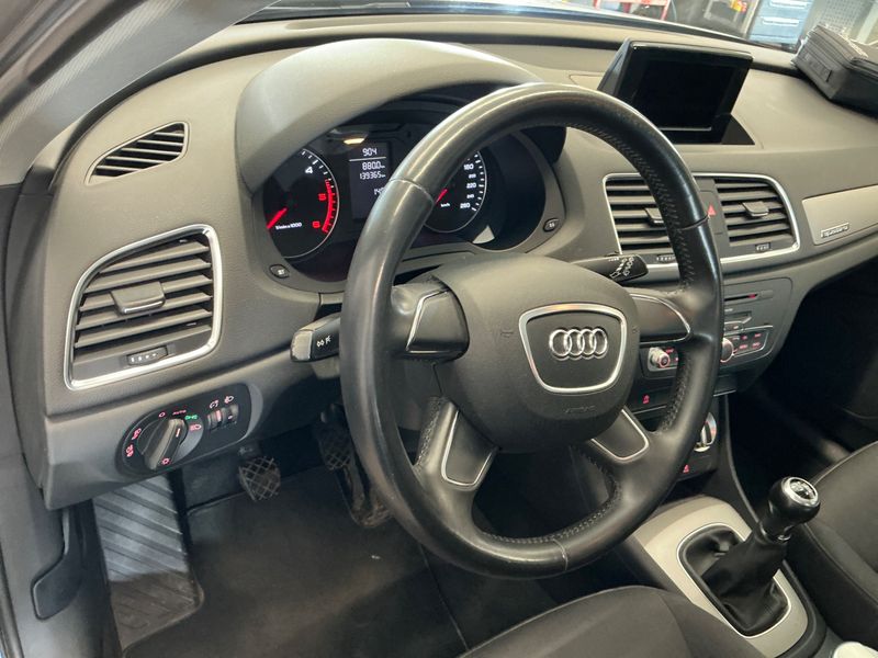 Audi Q3 2.0 TDI quattro 2012 – снимка 34