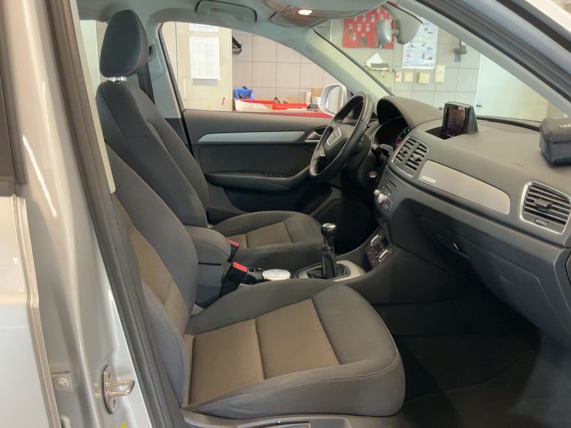 Audi Q3 2.0 TDI quattro 2012 – снимка 17
