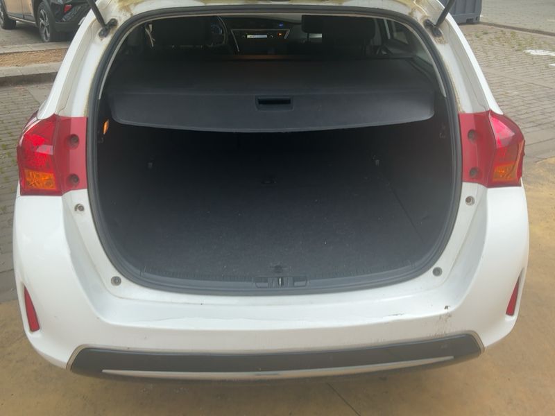 Toyota Auris 1.6 Business 2015 – снимка 15