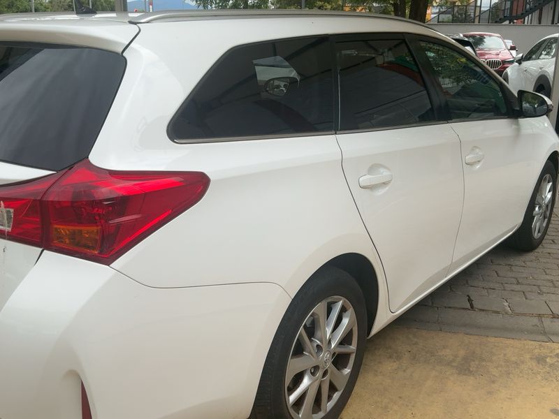 Toyota Auris 1.6 Business 2015 – снимка 8