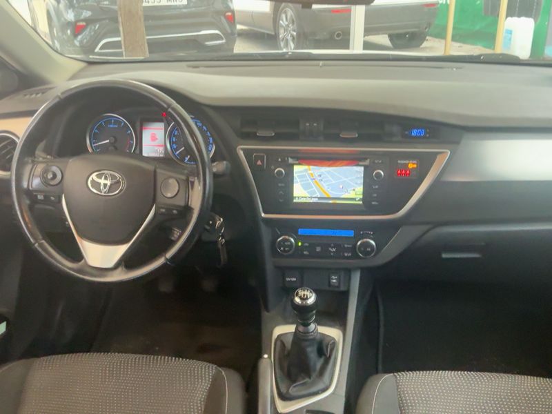 Toyota Auris 1.6 Business 2015 – снимка 17